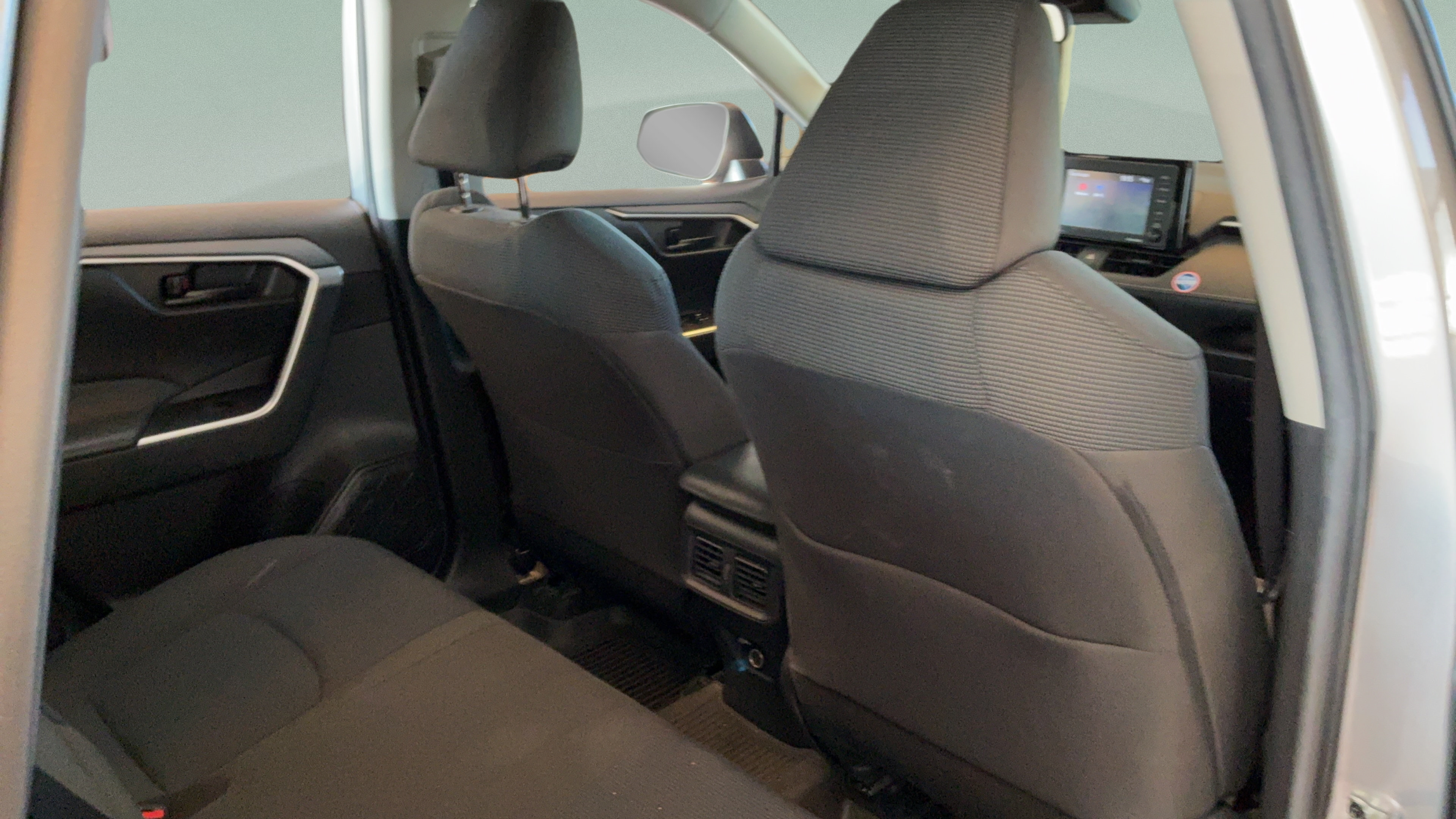 Used 2022 Toyota RAV4 LE AWD/4WD image 36