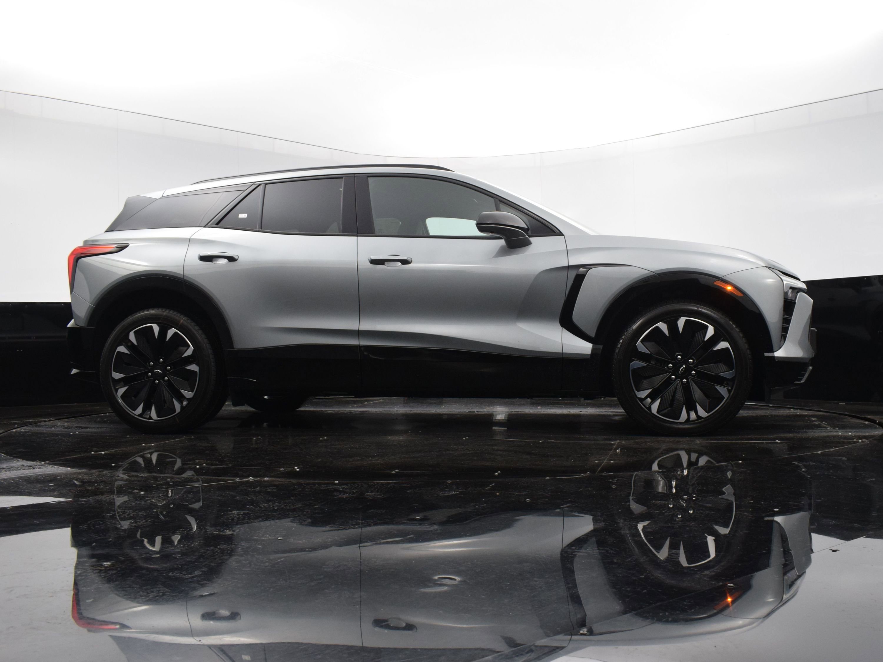 New 2025 Chevrolet Blazer EV RS RWD image 16