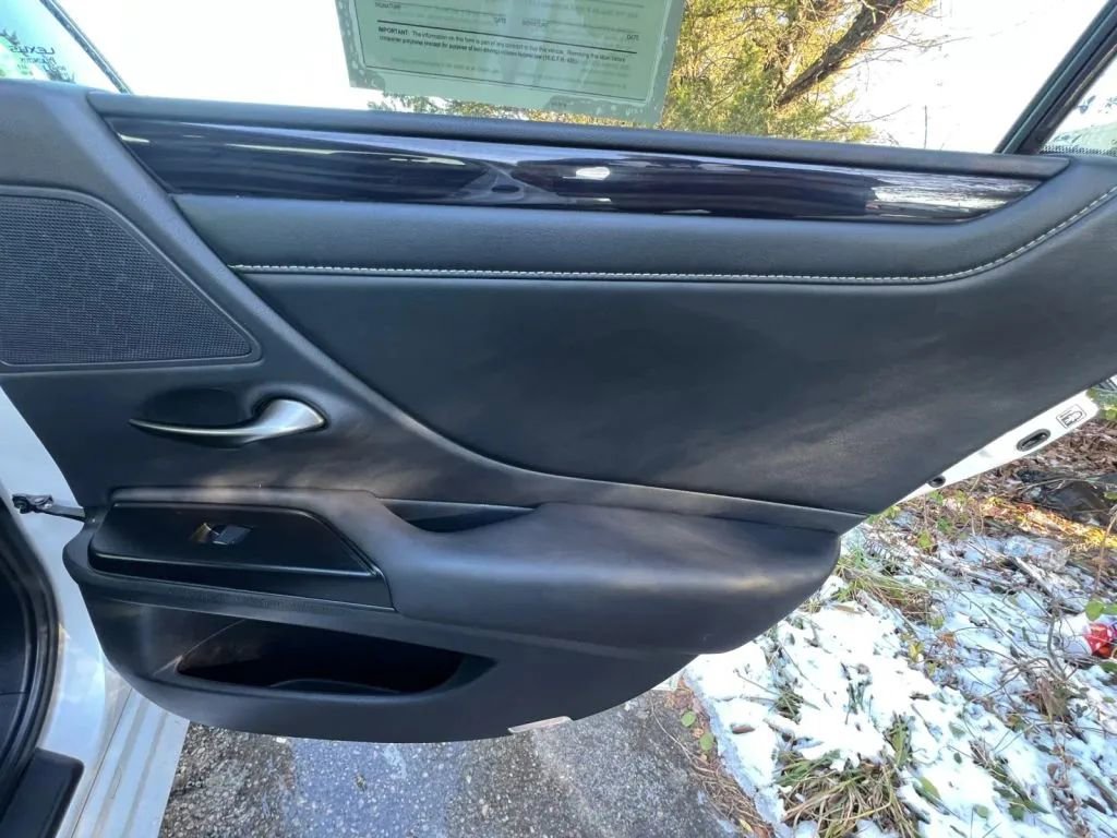 Used 2020 Lexus ES 350 ES 350 Sedan 4D image 17