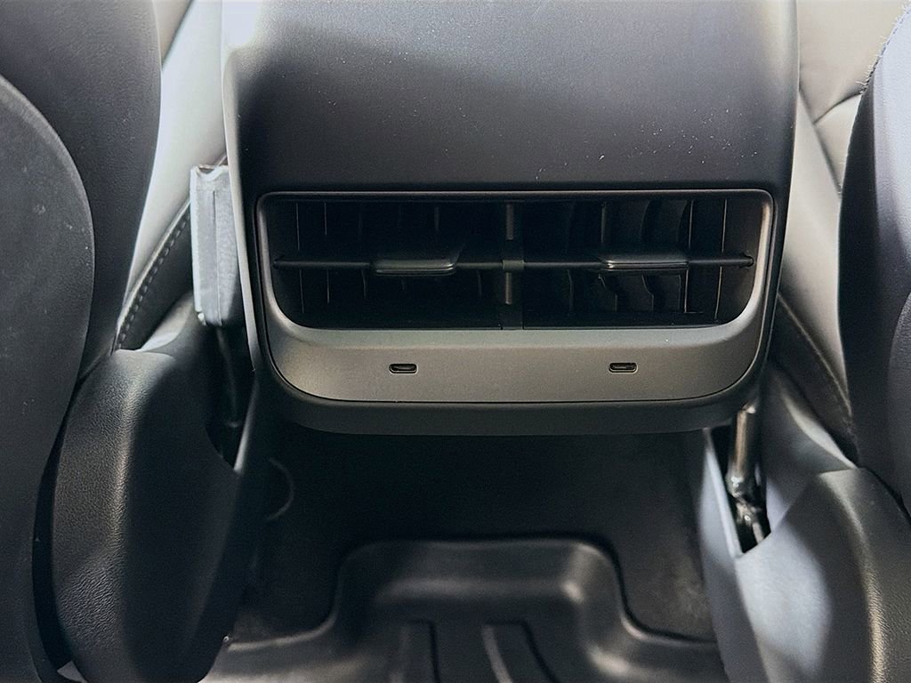 Used 2021 Tesla Model Y Long Range image 27