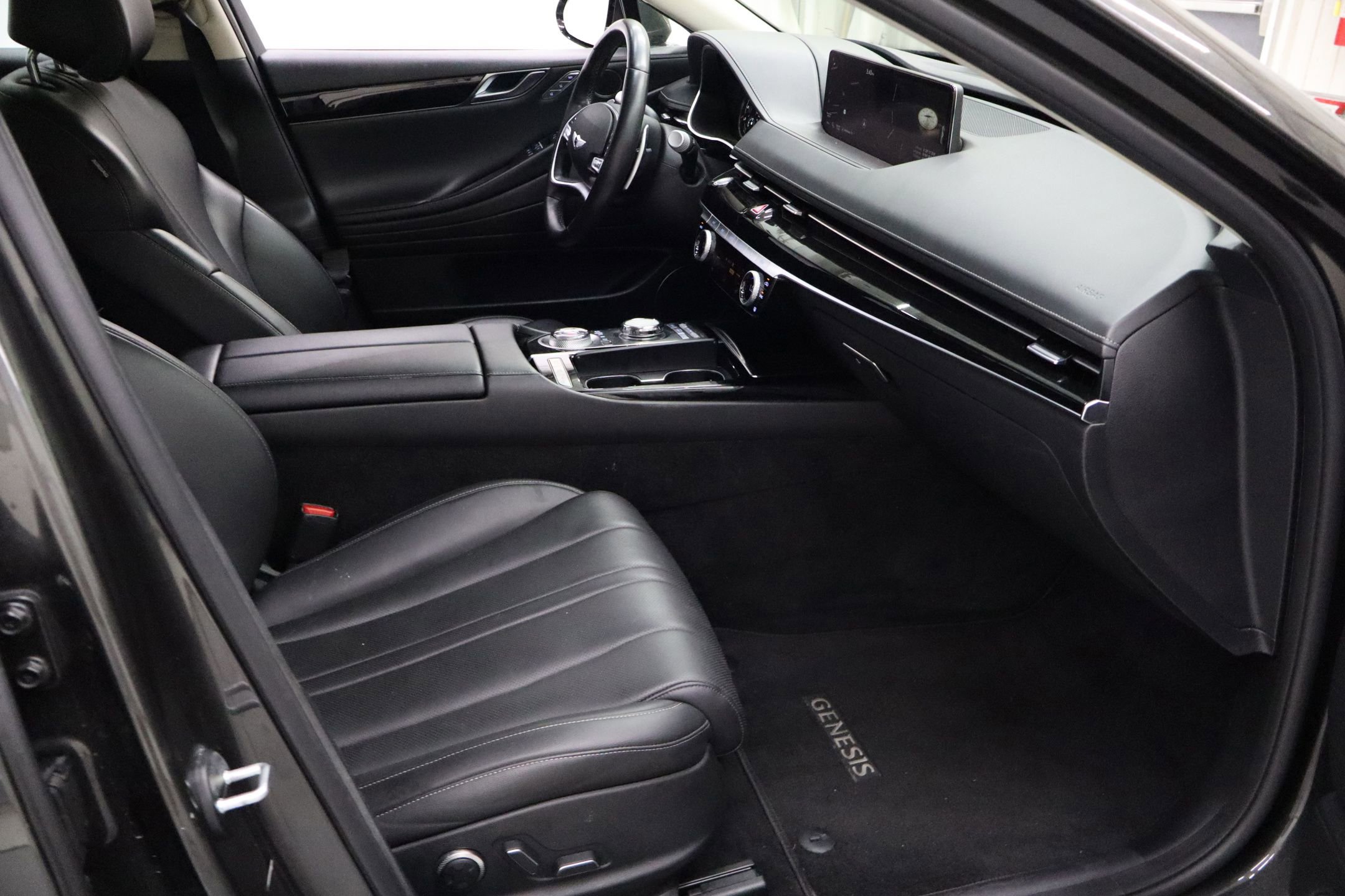 Used 2023 Genesis G80 2.5T image 30