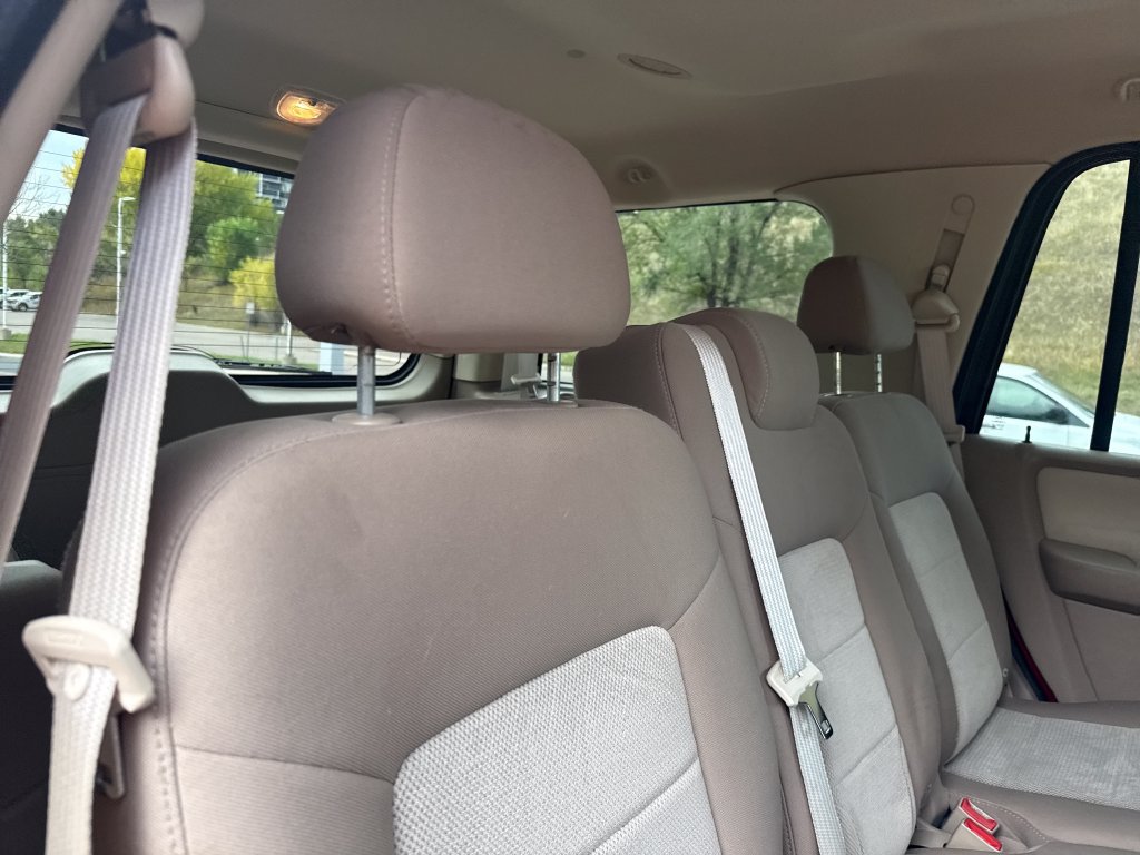 Used 2004 Ford Expedition XLT AWD/4WD image 24