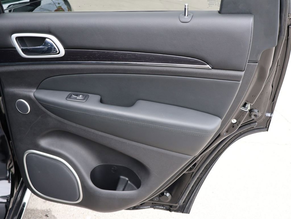 Used 2018 Jeep Grand Cherokee Summit AWD/4WD image 17