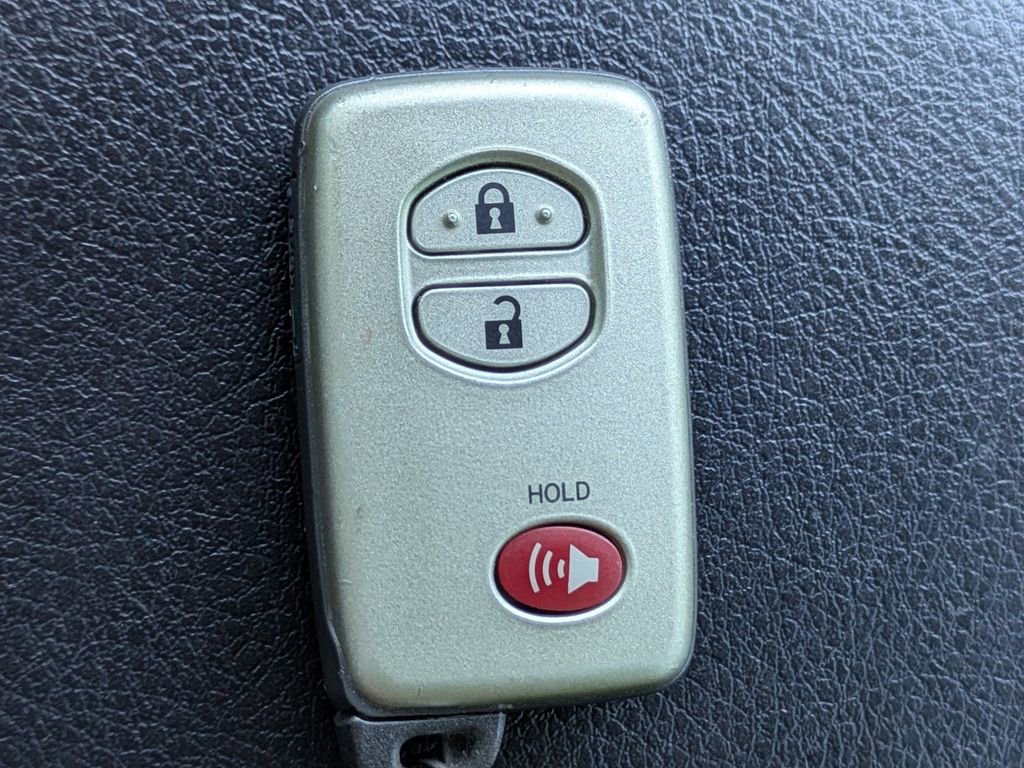 Used 2018 Toyota 4Runner Limited AWD/4WD image 30