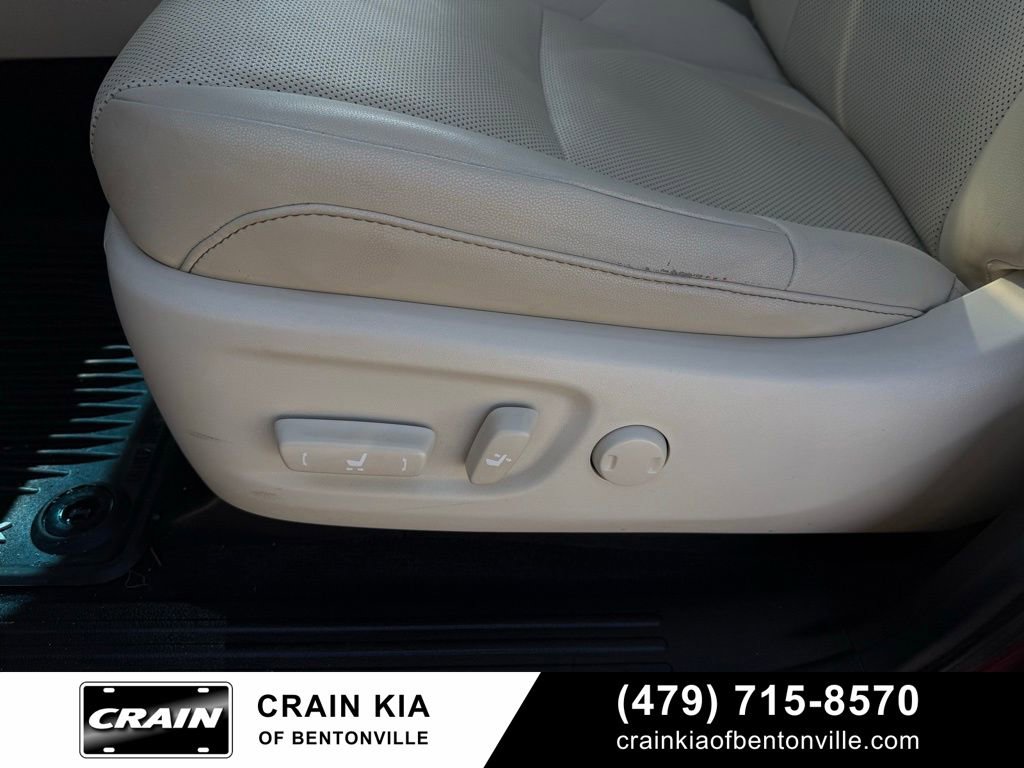 Used 2020 Lexus GX 460 Premium w/ Premium Package image 11