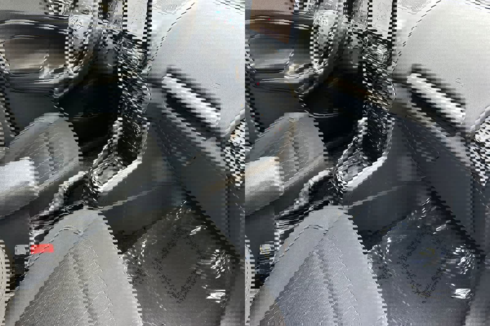 Used 2021 Ford EcoSport SE w/ SE Convenience Package image 16