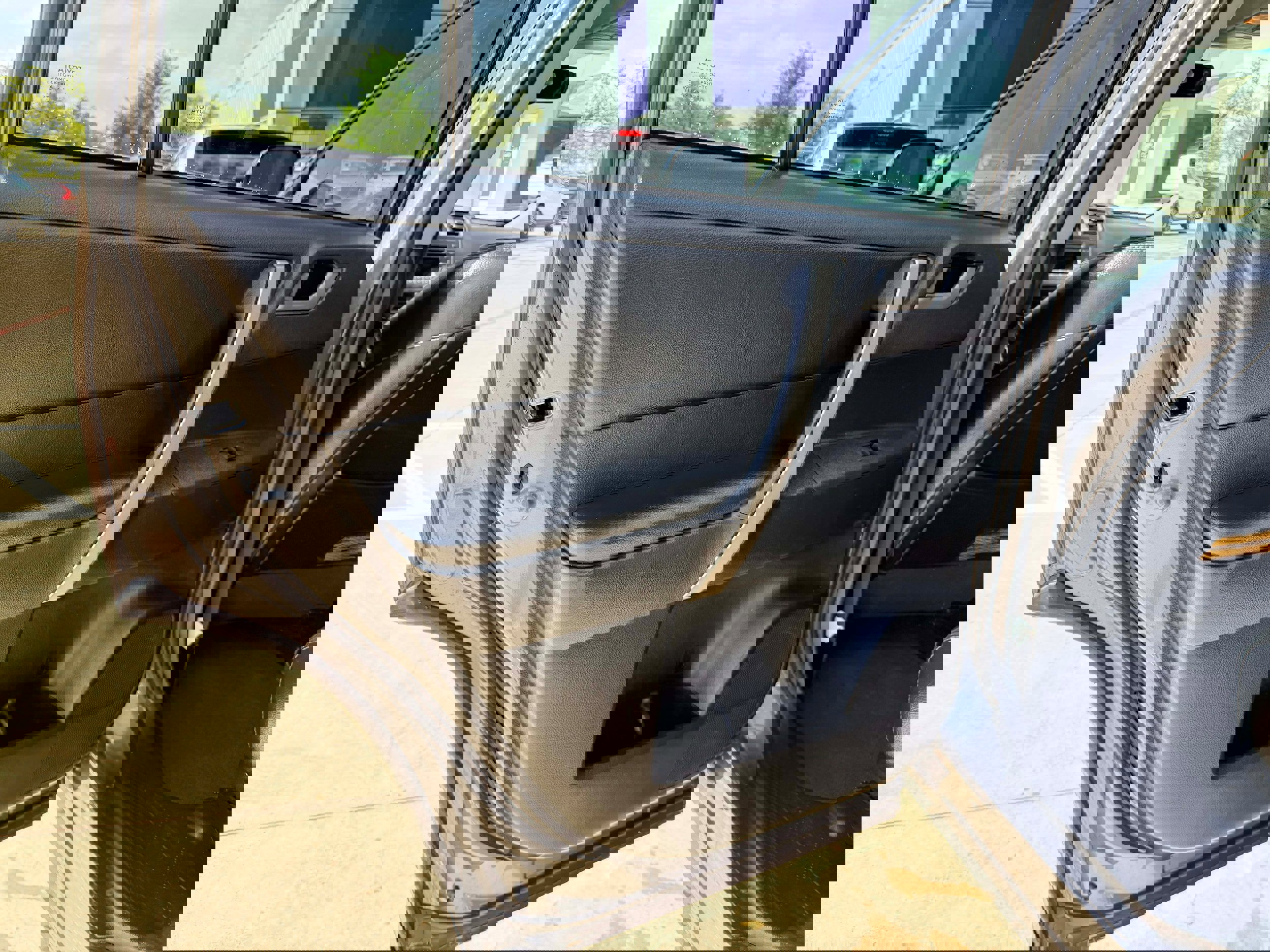 Used 2011 Toyota Highlander SE w/ Tow Pkg AWD/4WD image 12