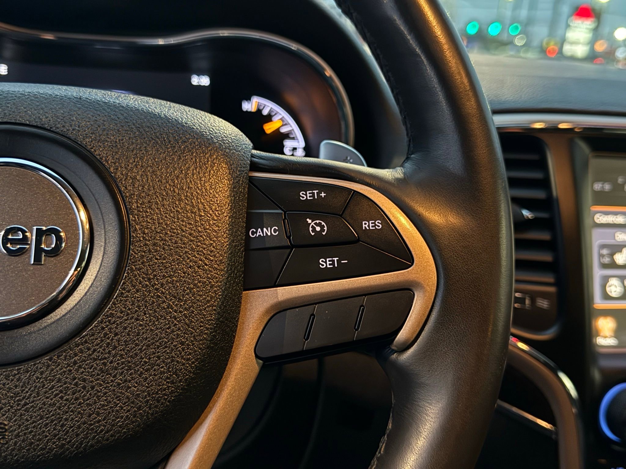 Used 2015 Jeep Grand Cherokee Limited image 46