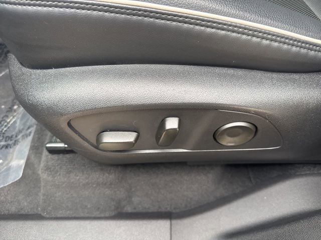 Used 2024 GMC Acadia Denali image 16