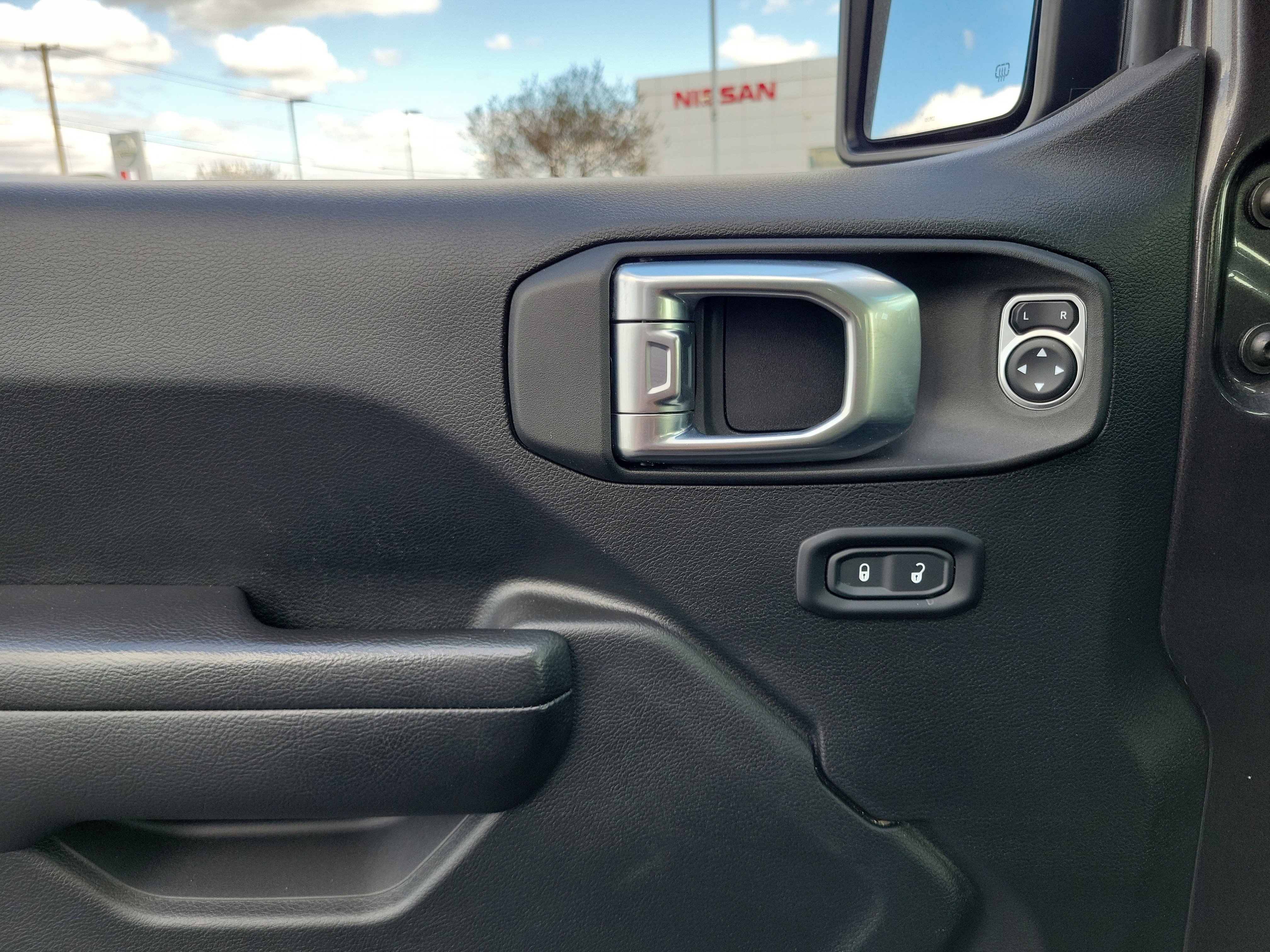 Used 2022 Jeep Wrangler Unlimited Rubicon image 17