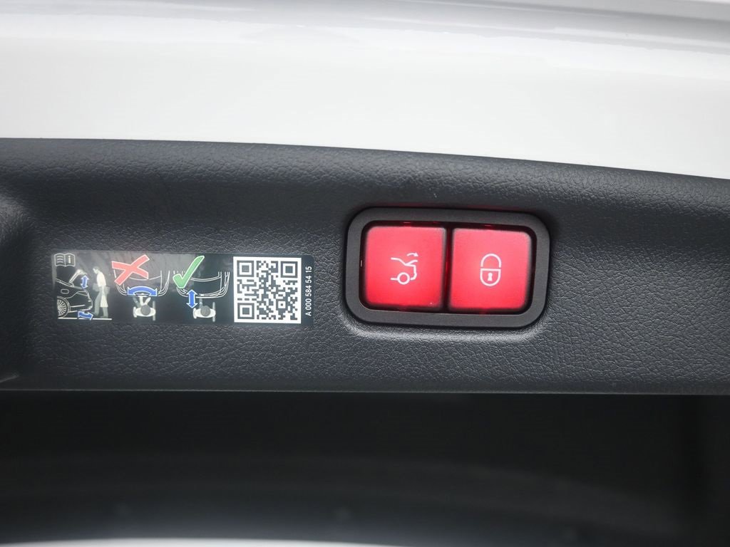 Used 2024 Mercedes-Benz C 300 Sedan image 25