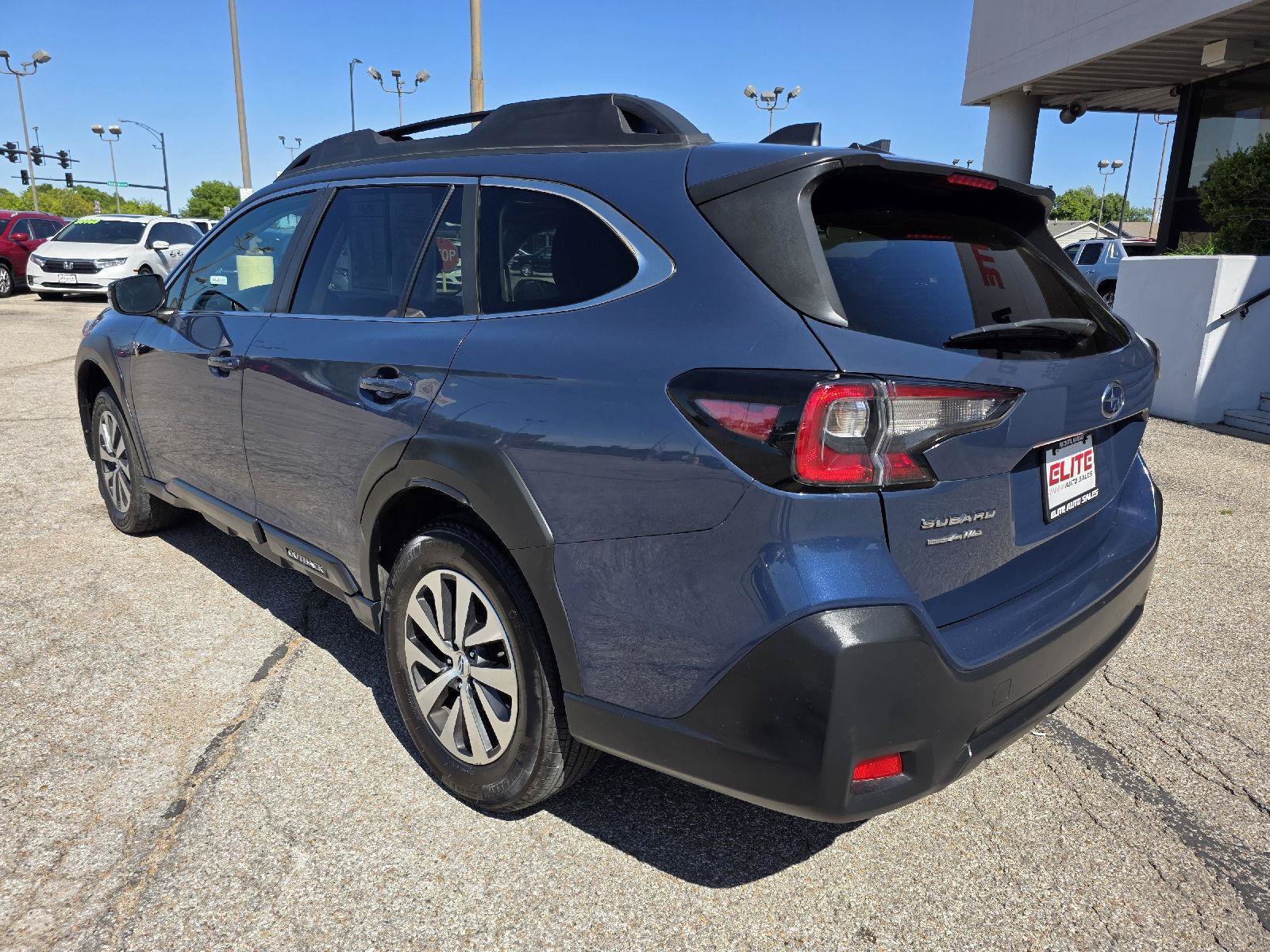 Used 2023 Subaru Outback Premium AWD/4WD image 7
