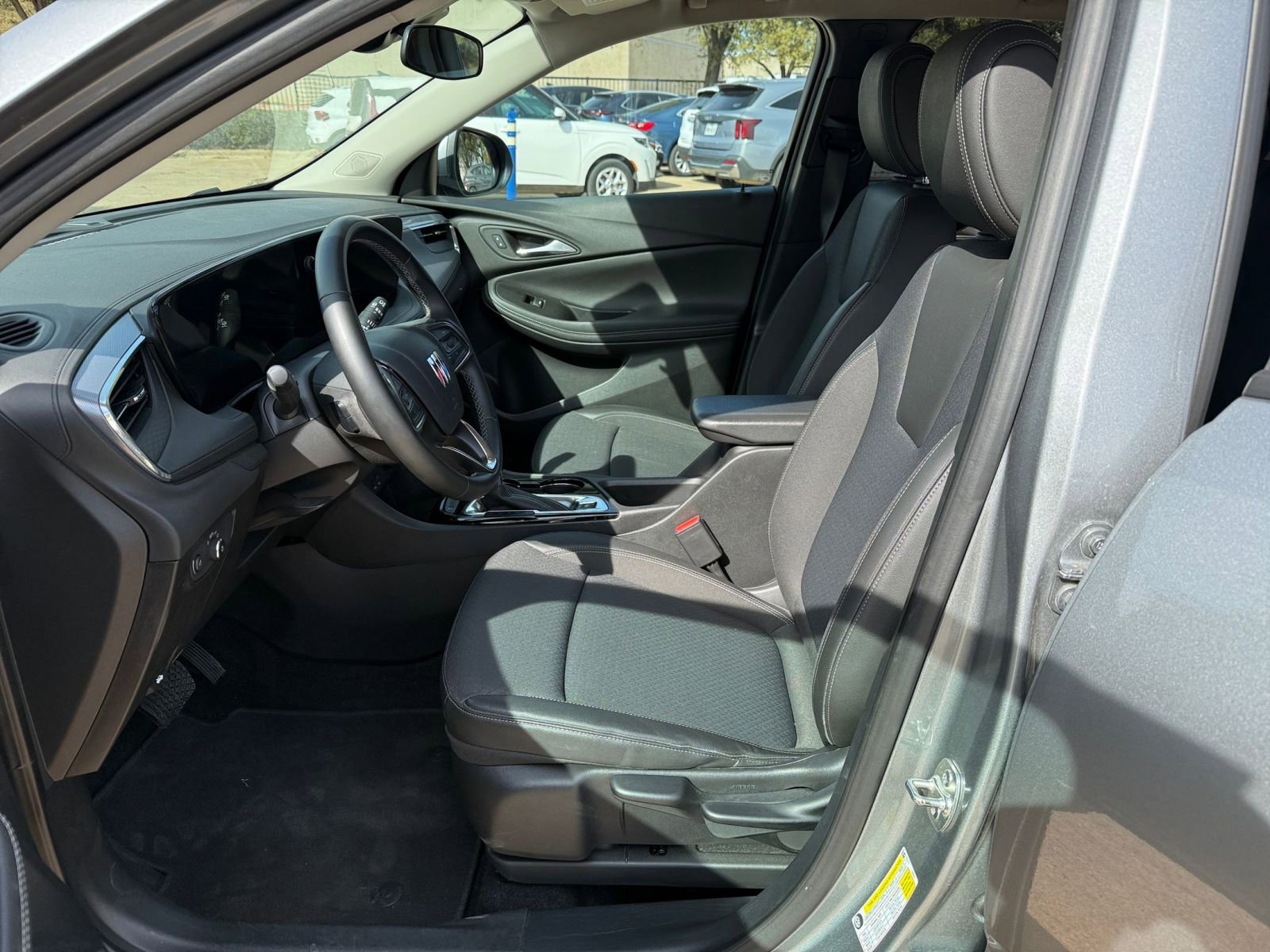 Used 2025 Buick Encore GX Preferred image 28