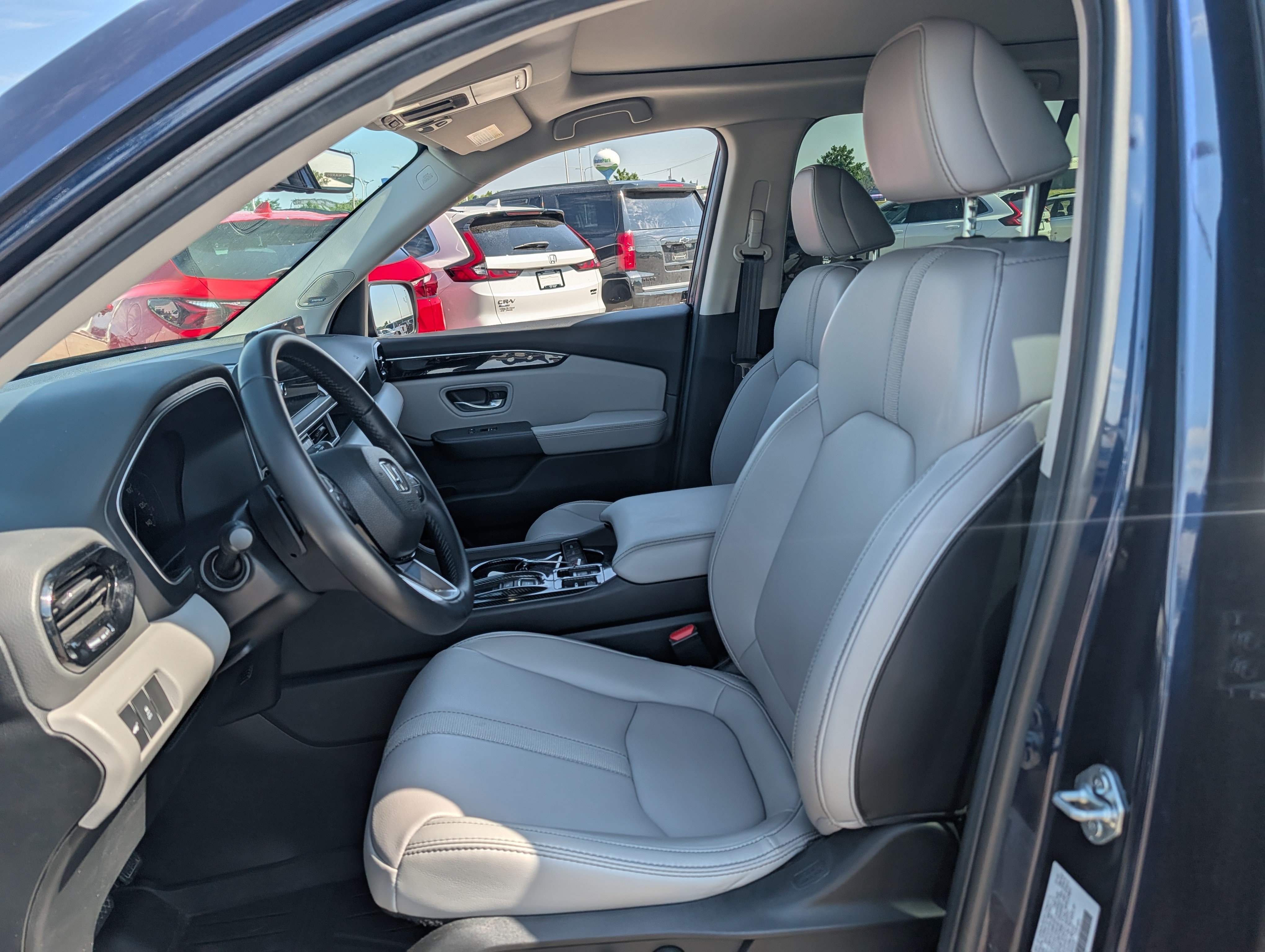 Used 2025 Honda Pilot Touring image 6