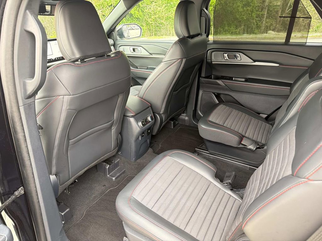 Used 2025 Ford Explorer ST-Line w/ Premium Package image 16