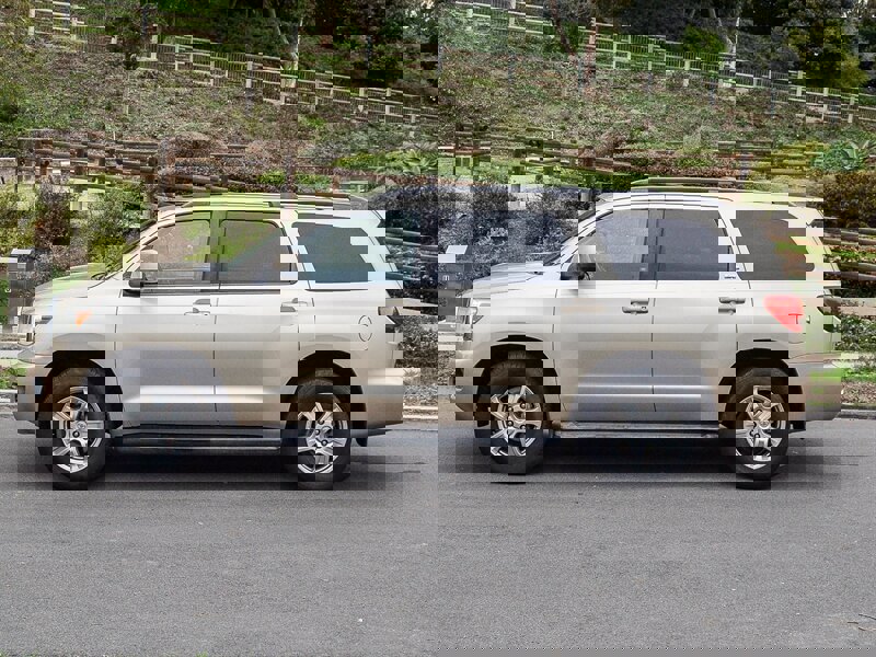 Used 2013 Toyota Sequoia SR5 image 3