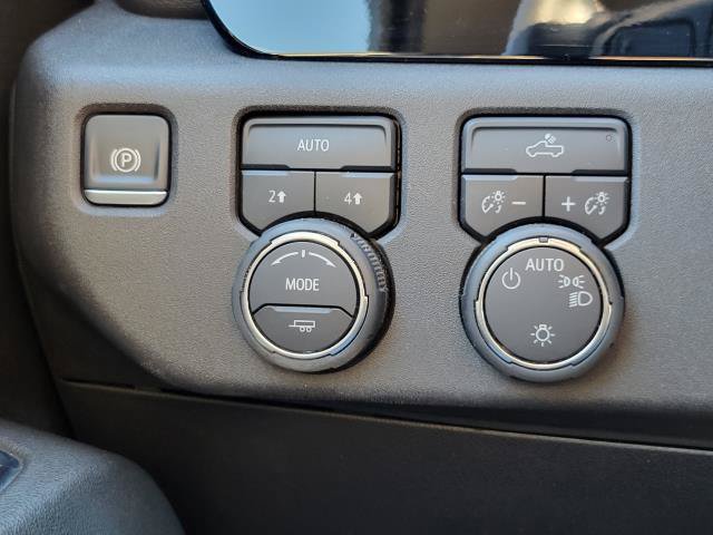 Used 2025 Chevrolet Silverado 1500 LT AWD/4WD image 14