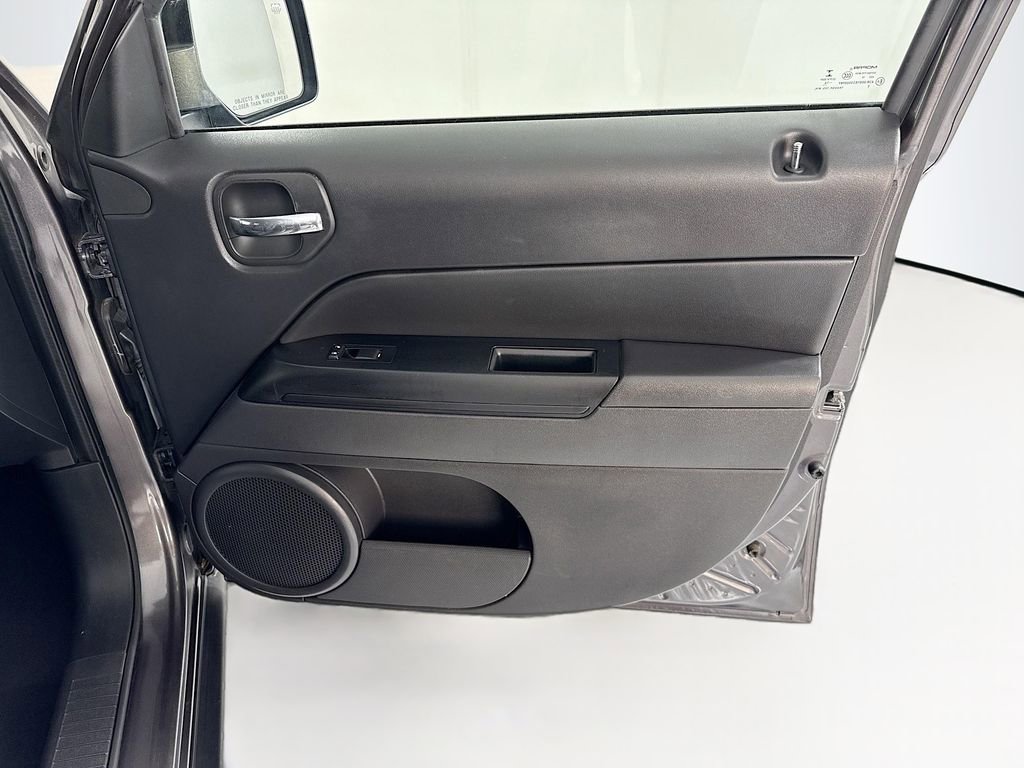 Used 2017 Jeep Patriot Latitude image 24