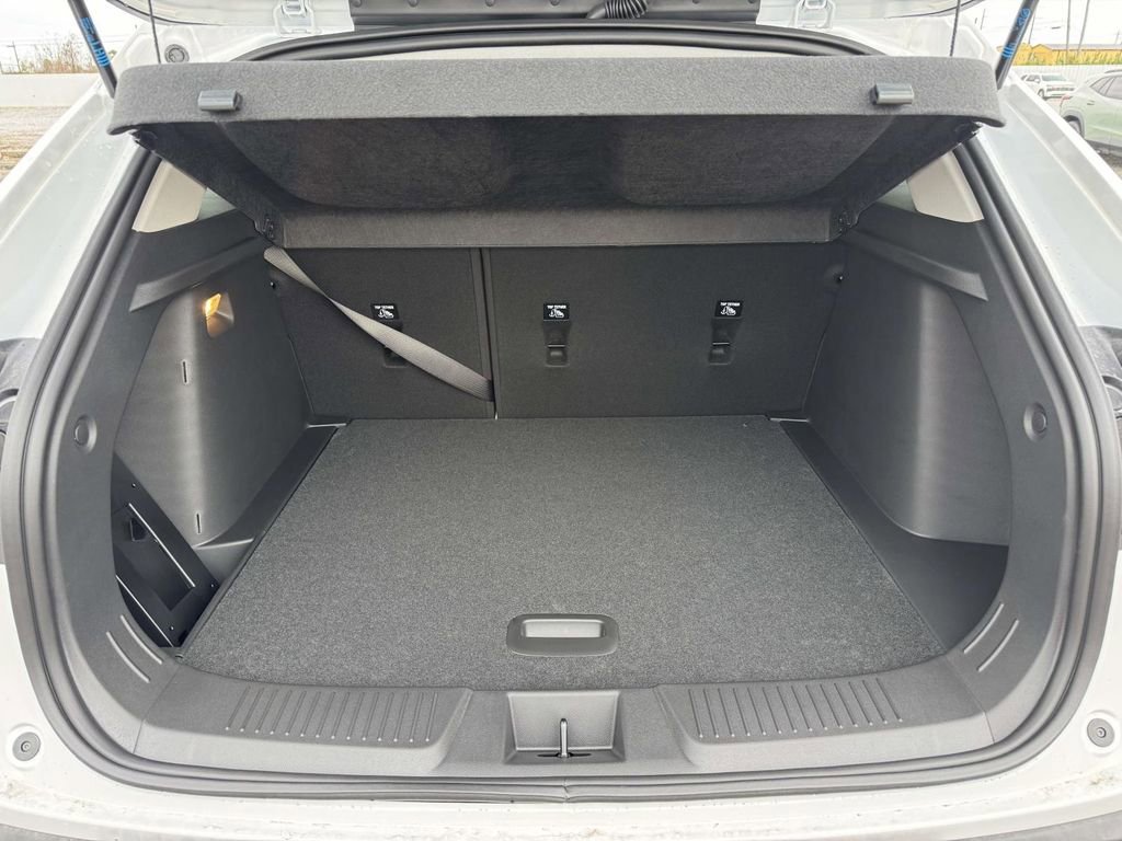 New 2026 Chevrolet Trax LT w/ Sunroof Package image 8