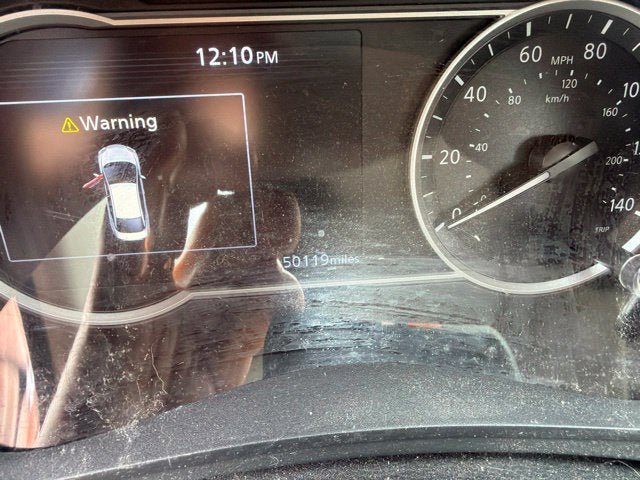 Used 2022 Nissan Versa SV w/ Trunk Package FWD image 17