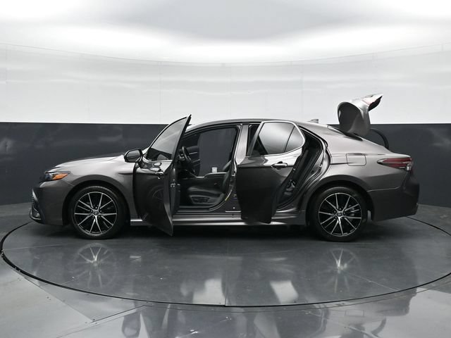 Used 2022 Toyota Camry SE FWD image 49