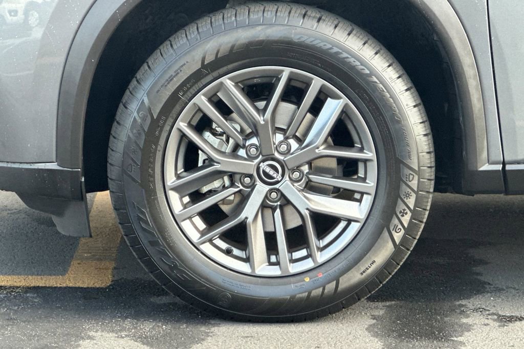 Used 2023 Nissan Rogue S image 29