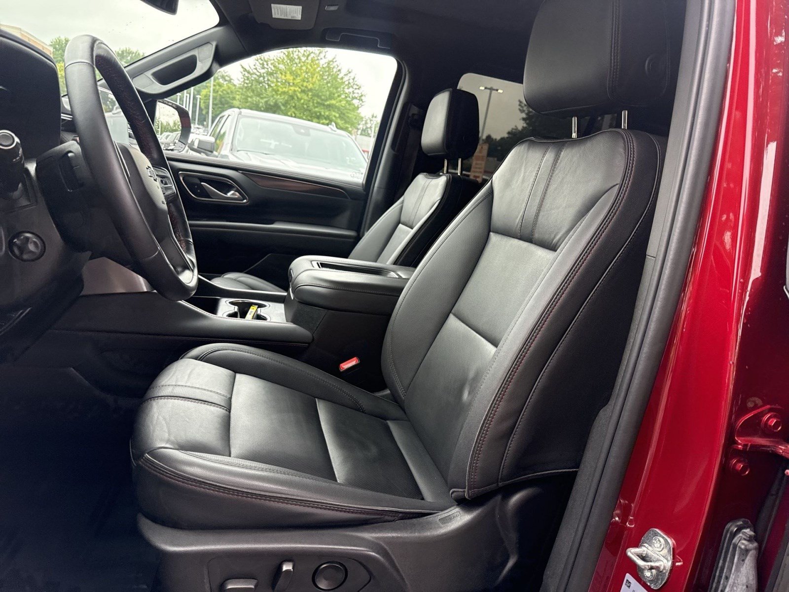 Used 2022 Chevrolet Tahoe RST w/ Luxury Package AWD/4WD image 12