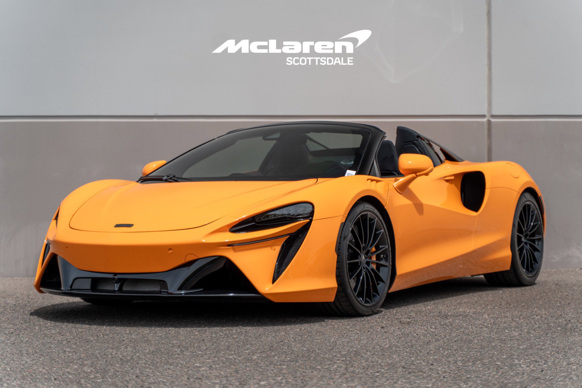 Used 2026 McLaren Artura Spider RWD image 3