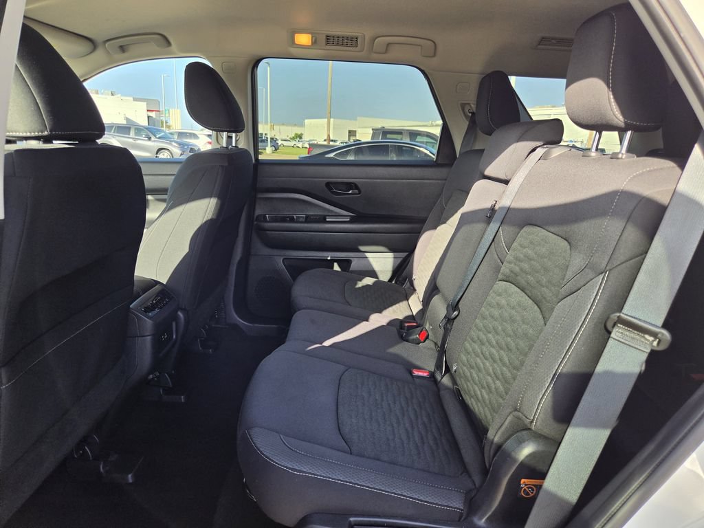 Used 2025 Nissan Pathfinder SV FWD image 28