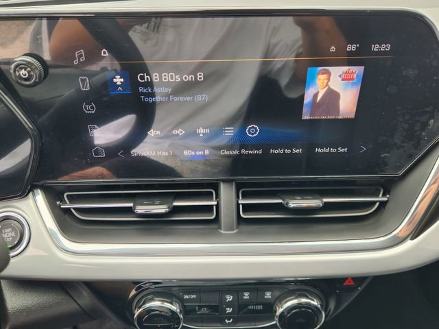 Used 2025 Chevrolet Trax LT FWD image 16