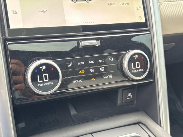 Used 2023 Land Rover Discovery Metropolitan Edition image 14