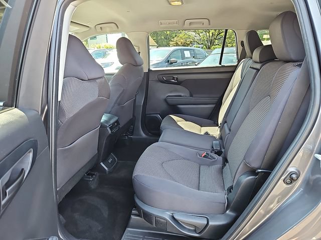 Used 2023 Toyota Highlander L AWD/4WD image 10