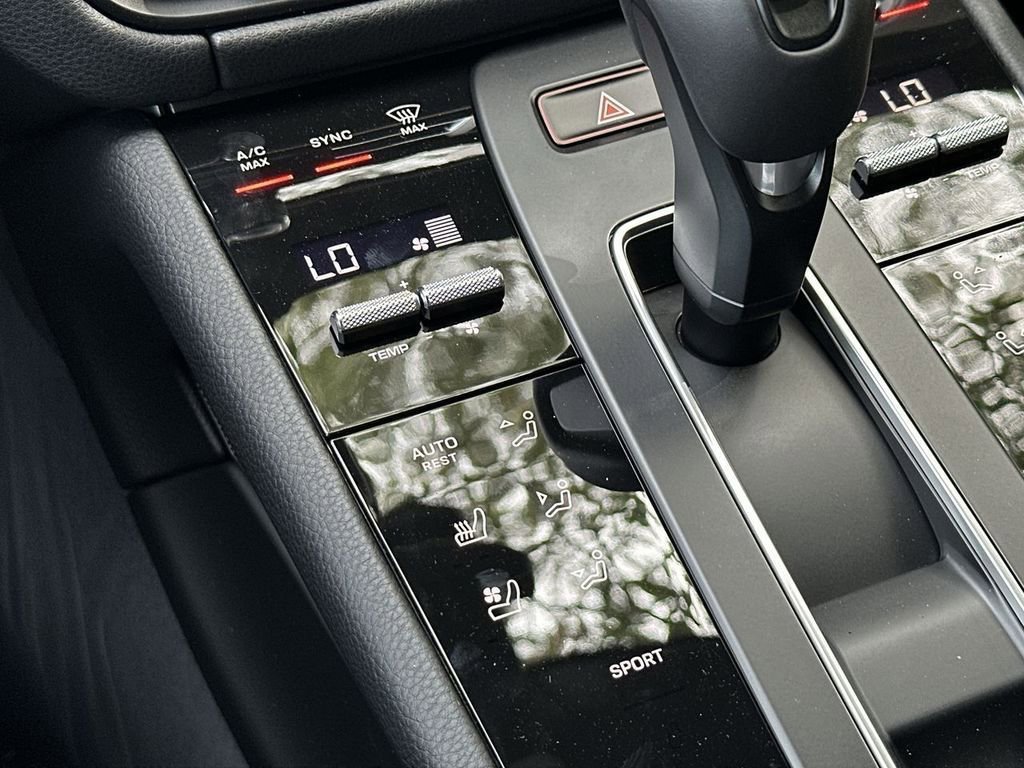 Certified 2025 Porsche Macan image 14