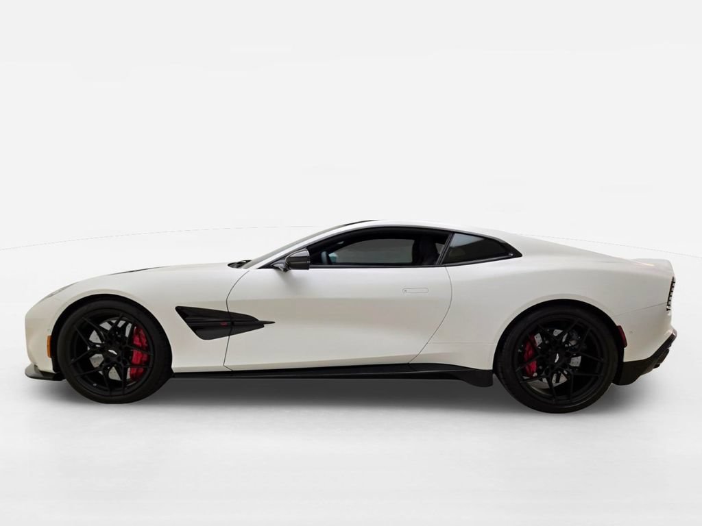 Used 2025 Aston Martin Vanquish RWD image 12