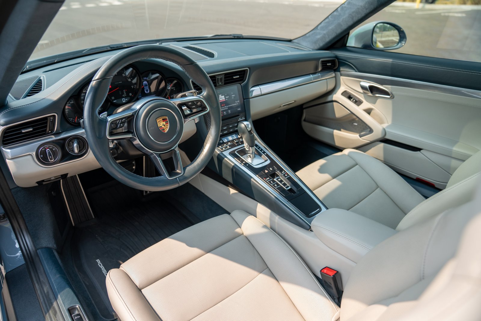 Certified 2017 Porsche 911 Carrera RWD image 4