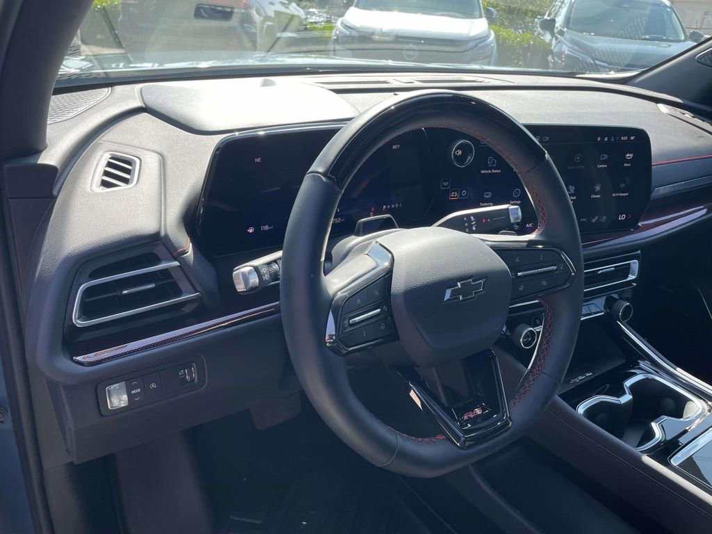 Used 2024 Chevrolet Traverse RS FWD image 19