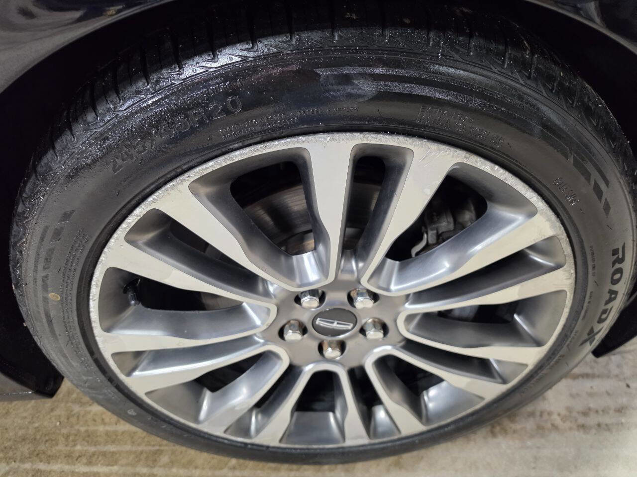 Used 2017 Lincoln Continental Reserve w/ Climate Package image 10