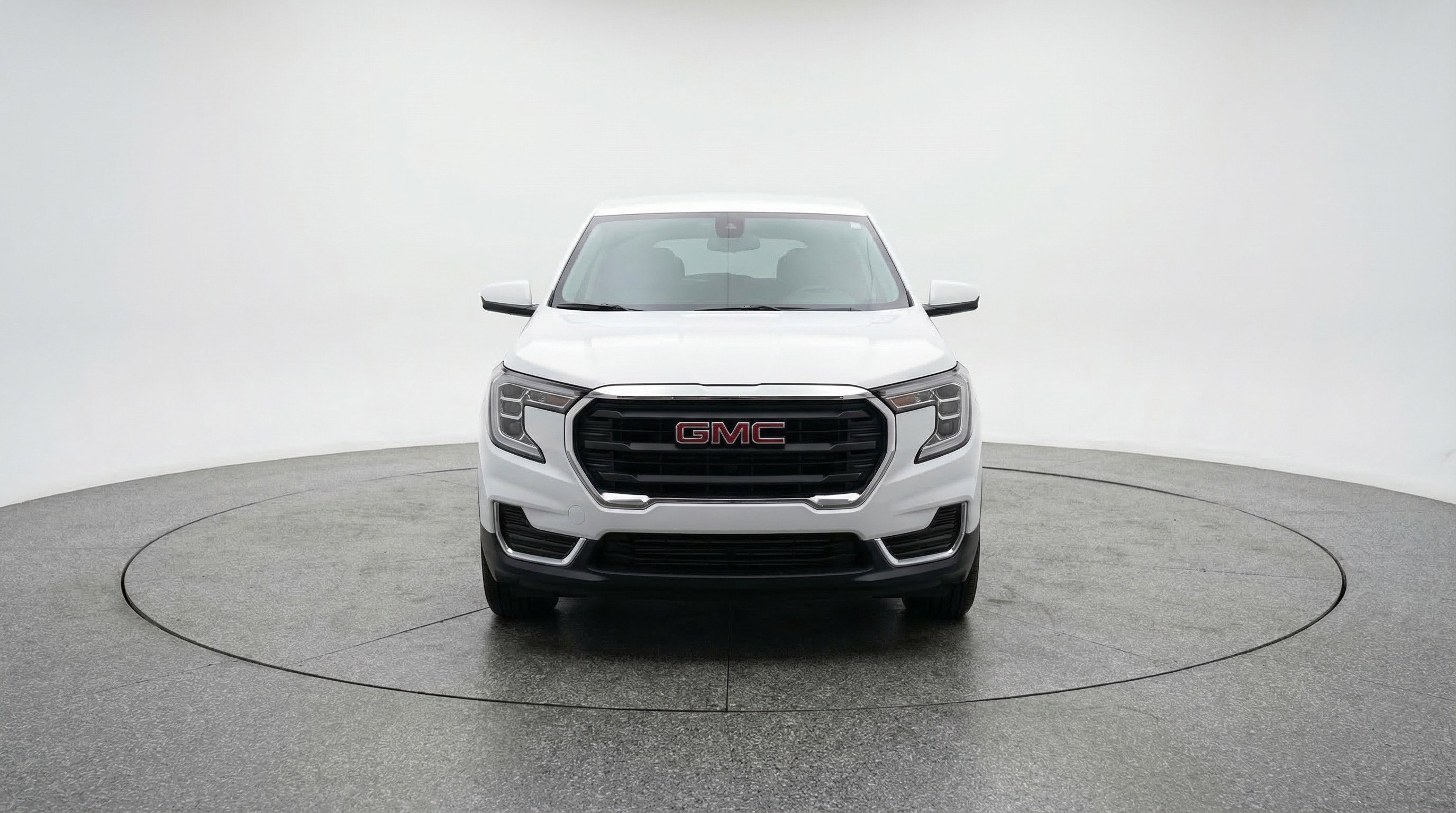 Used 2024 GMC Terrain SLE image 2