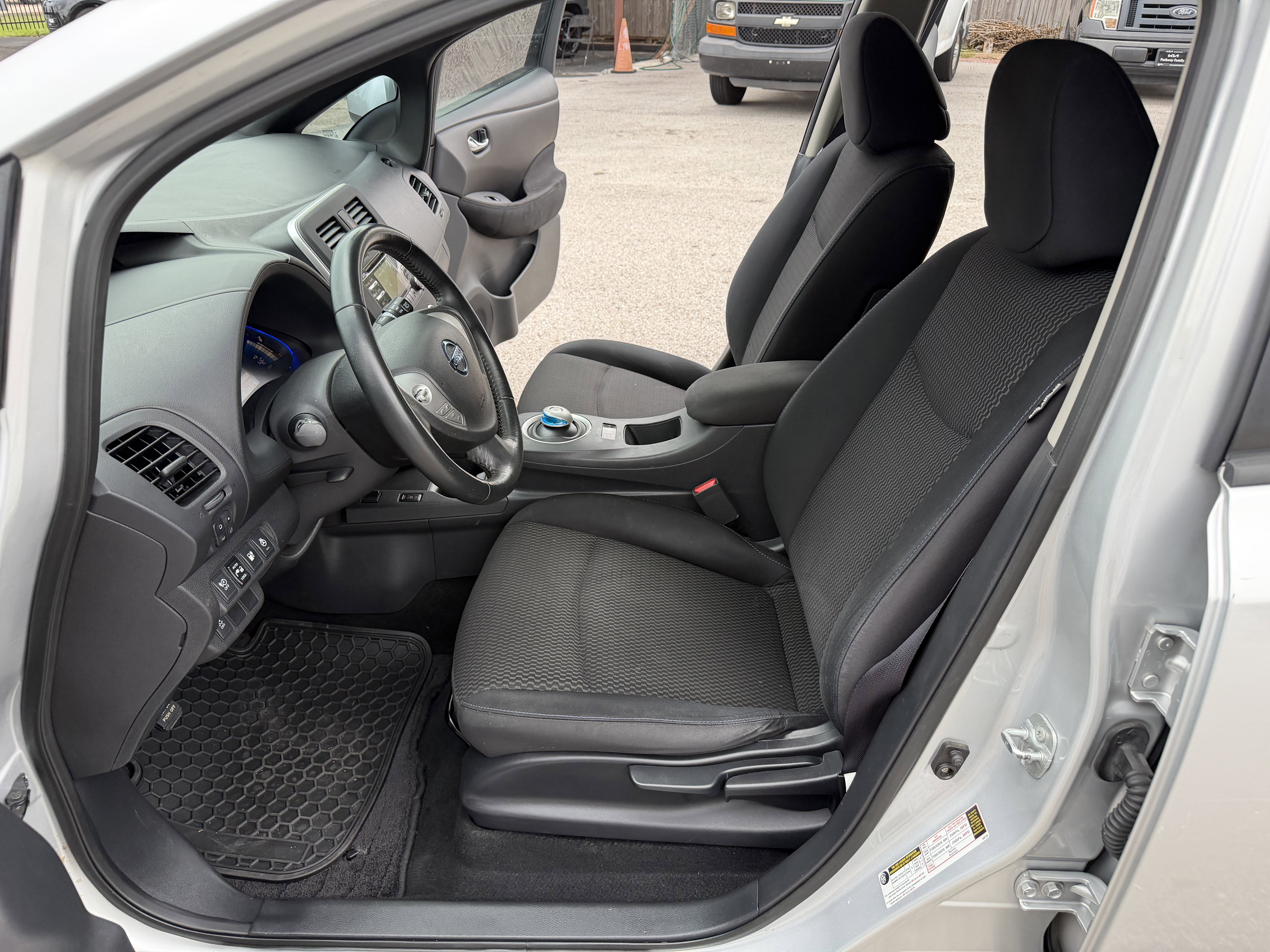 Used 2013 Nissan Leaf S w/ Charger Pkg FWD image 12
