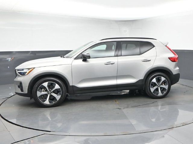 Used 2024 Volvo XC40 B5 Plus AWD/4WD image 4
