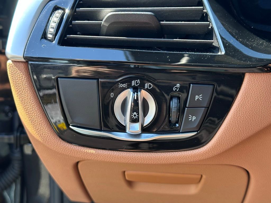 Certified 2023 BMW M550i xDrive w/ Executive Package image 18