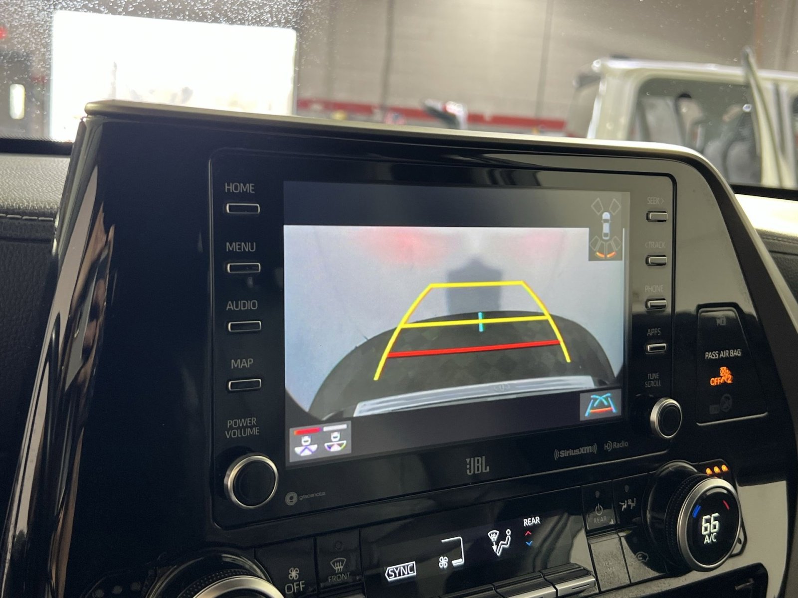 Used 2020 Toyota Highlander Limited image 16