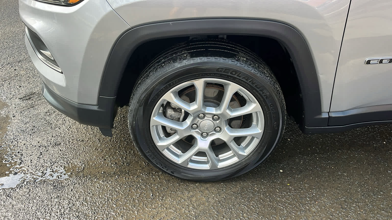 Used 2024 Jeep Compass Latitude image 10