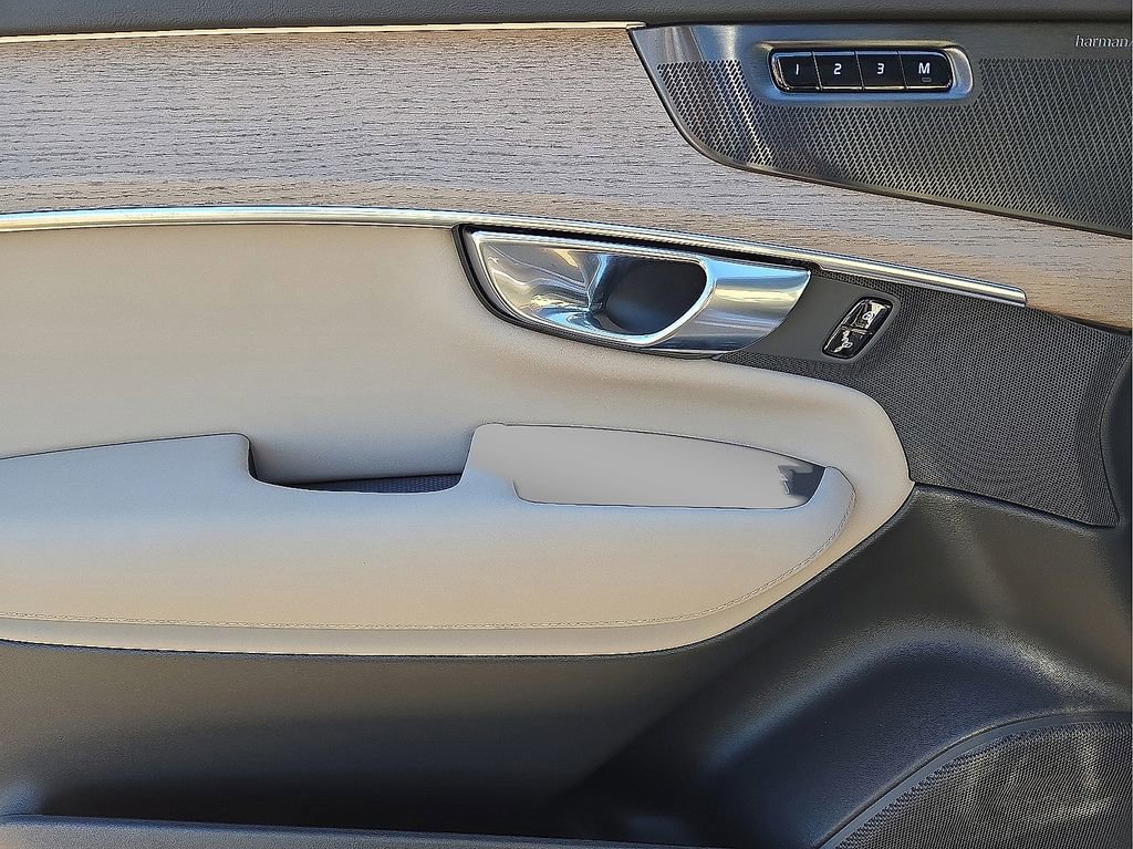 Used 2026 Volvo XC90 B6 Plus w/ Protection Package Premier image 19