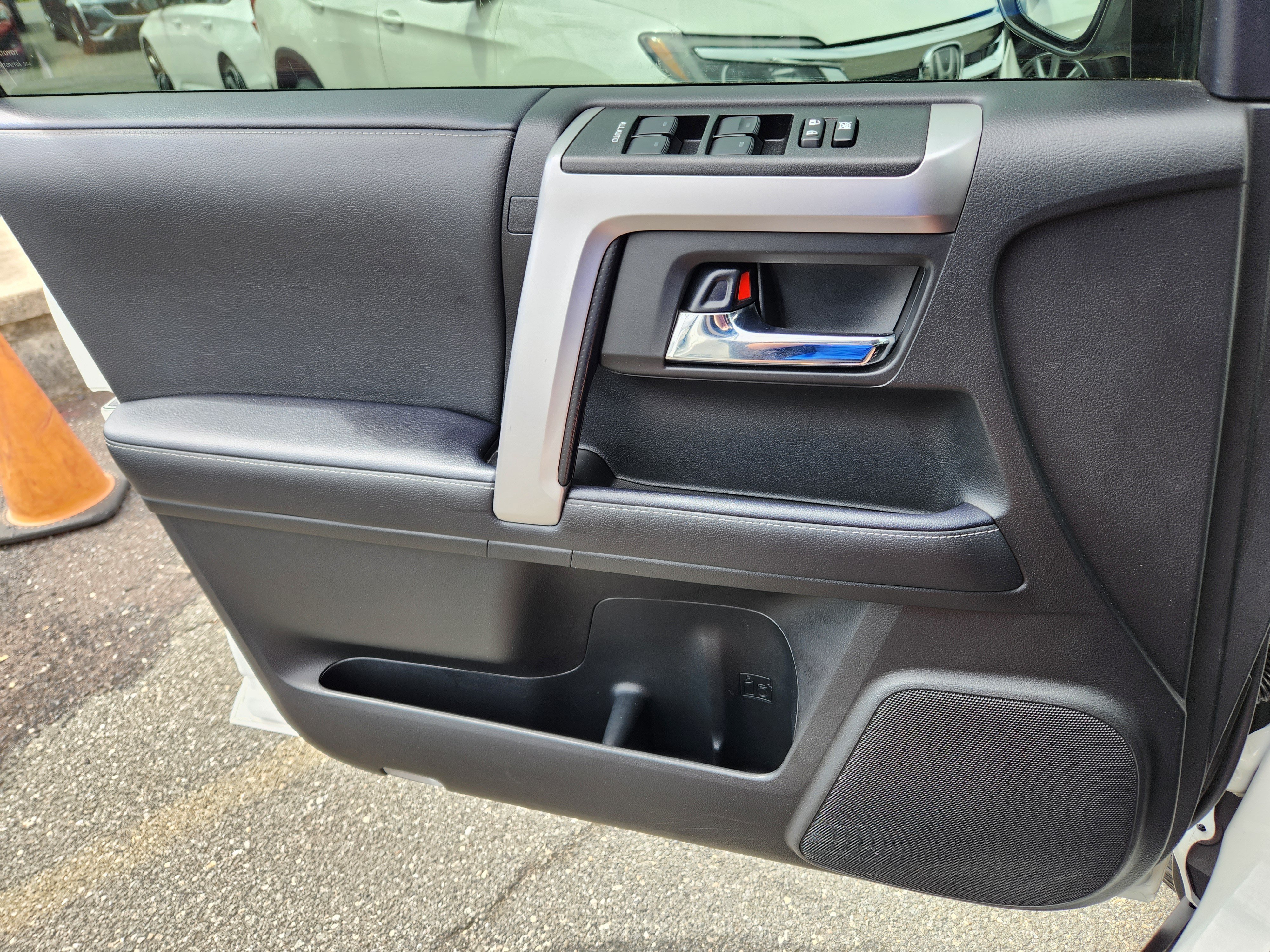 Used 2022 Toyota 4Runner SR5 AWD/4WD image 23
