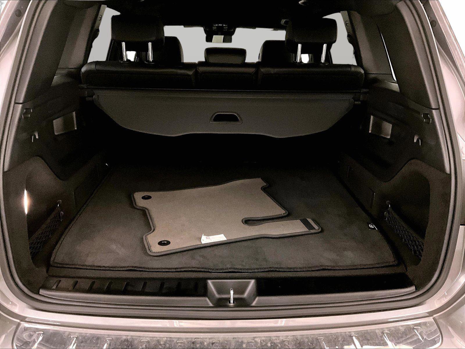 Used 2022 Mercedes-Benz EQB 300 4MATIC image 33