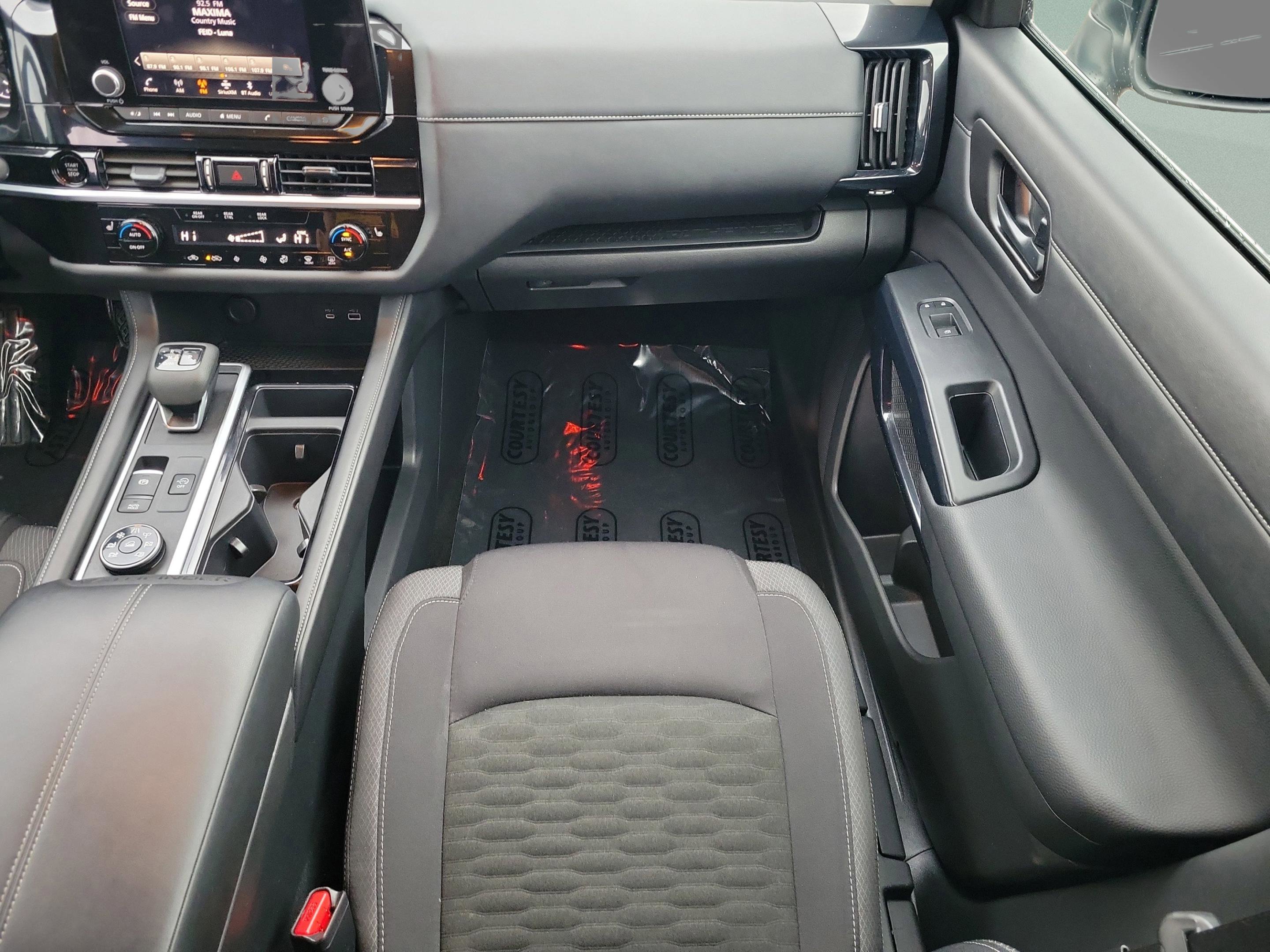 Certified 2025 Nissan Pathfinder SV image 19