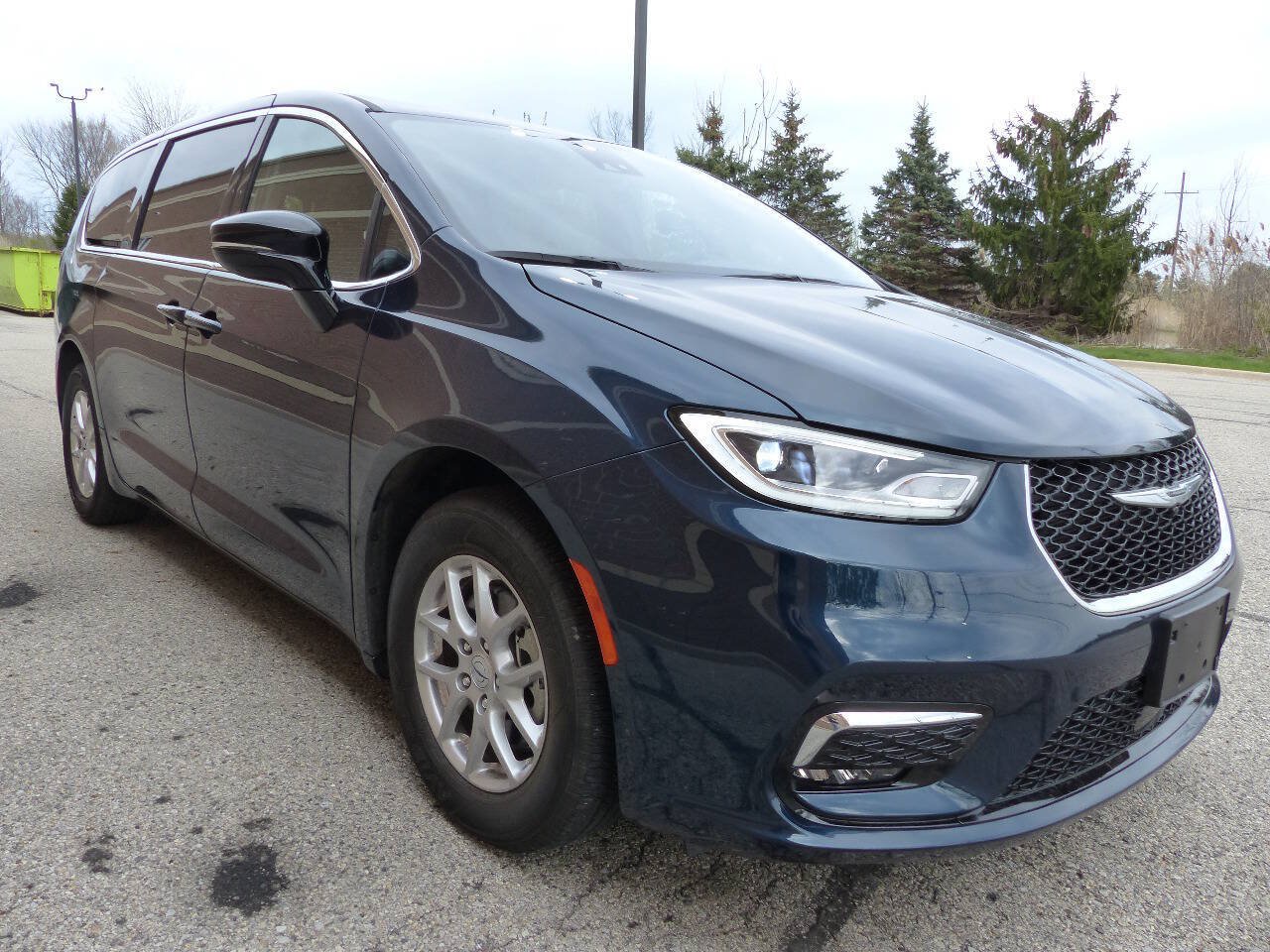 Used 2025 Chrysler Pacifica Select FWD image 10