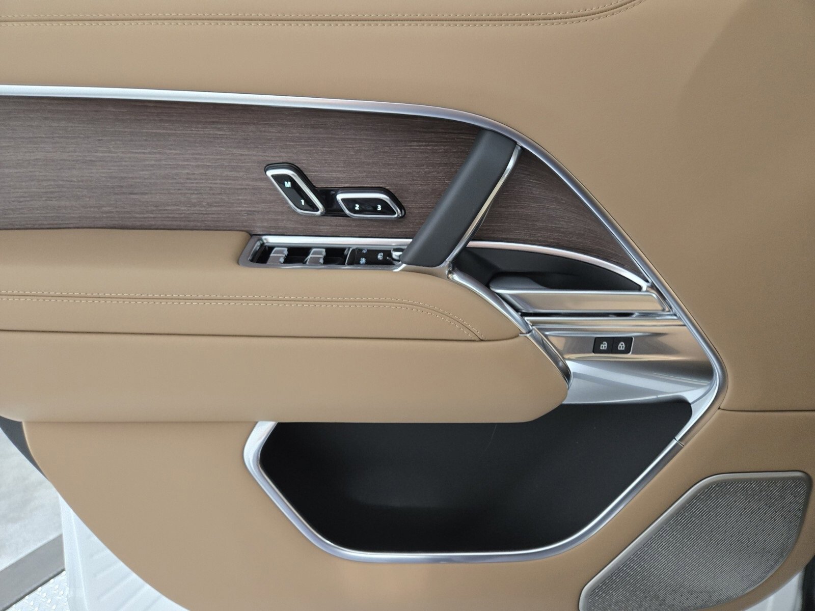 New 2025 Land Rover Range Rover Autobiography image 23