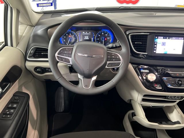 Used 2023 Chrysler Voyager LX image 15